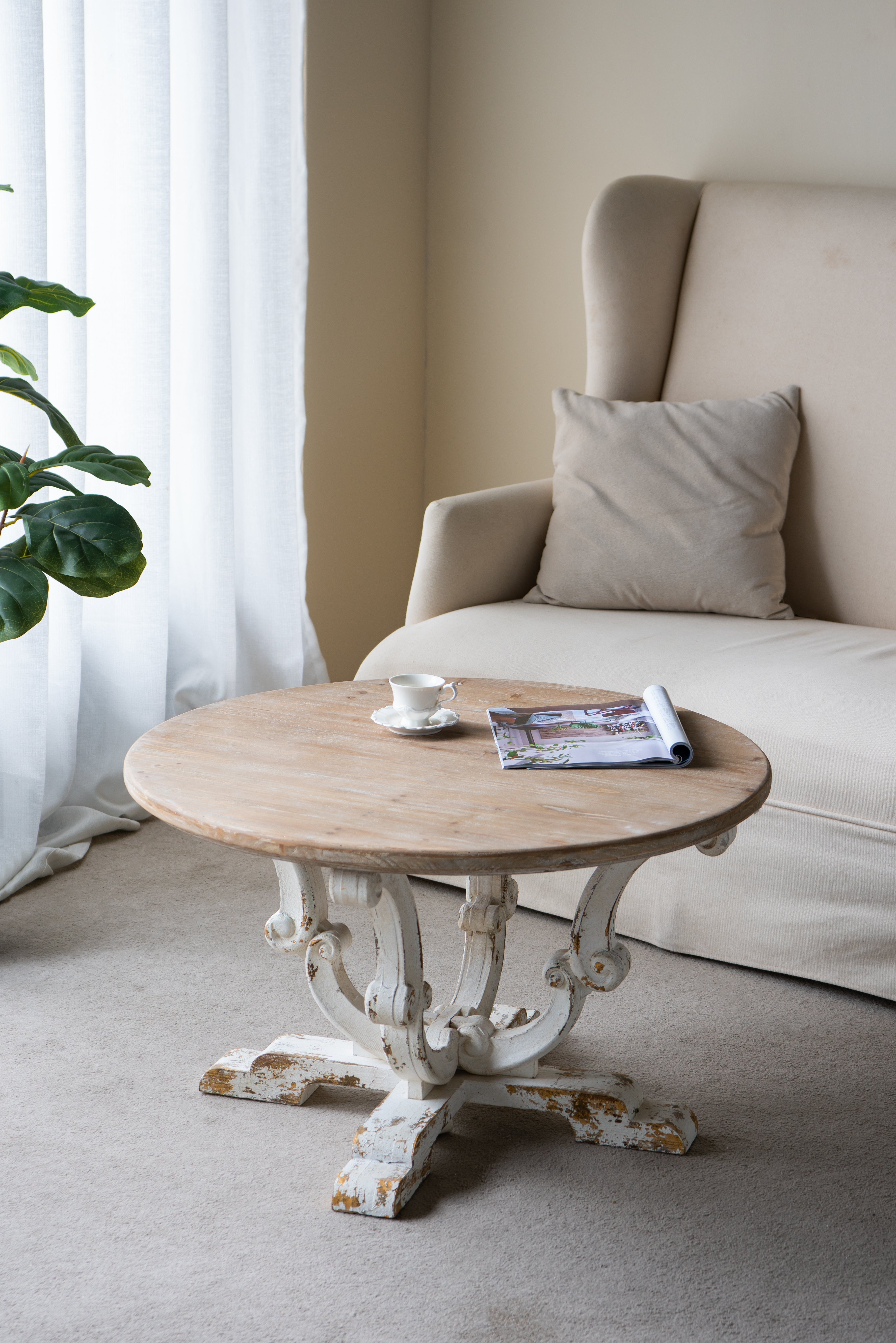 Whitewash Farmhouse Coffee Table 80cm Round Top Decorative Accent with Ornamental Legs