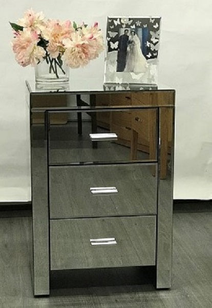 Mirrored Modern Bedside Table with 3 Drawers on Runners – Silver Finish
