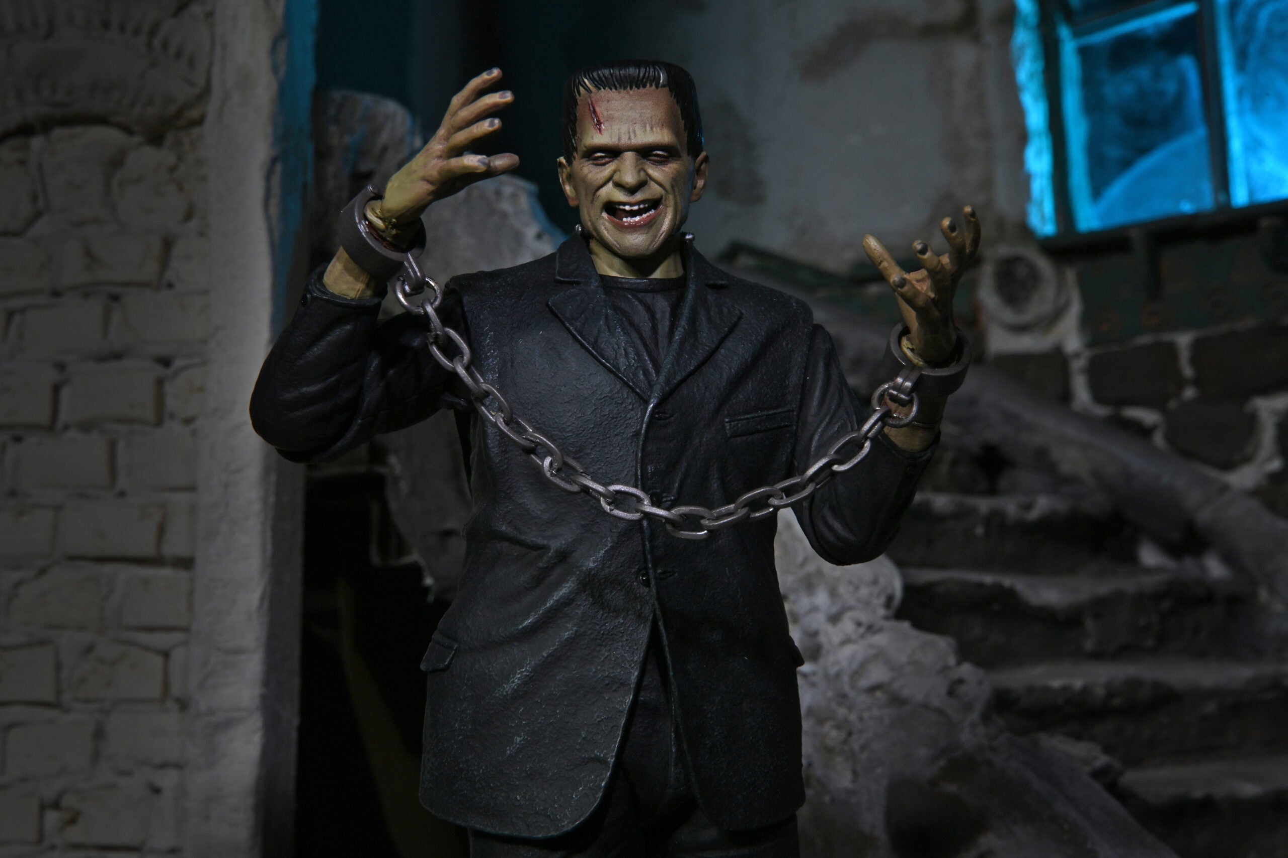 Frankenstein’s Monster Ultimate Action Figure 7” 90th Anniversary