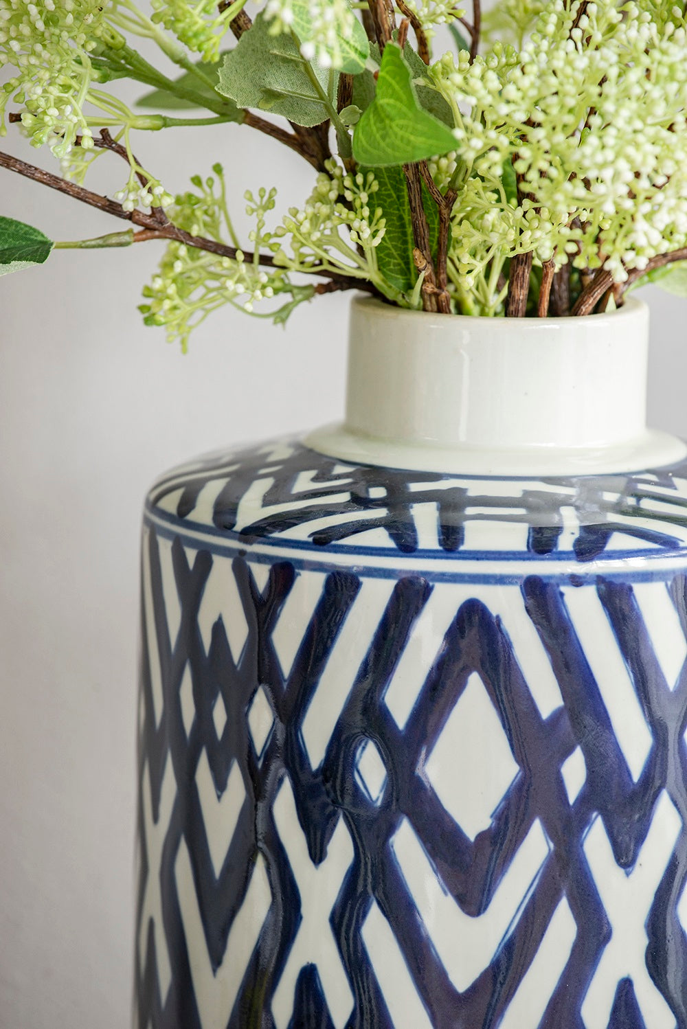 Carlyle Large Porcelain Lidded Jar Home Decorative Storage Container