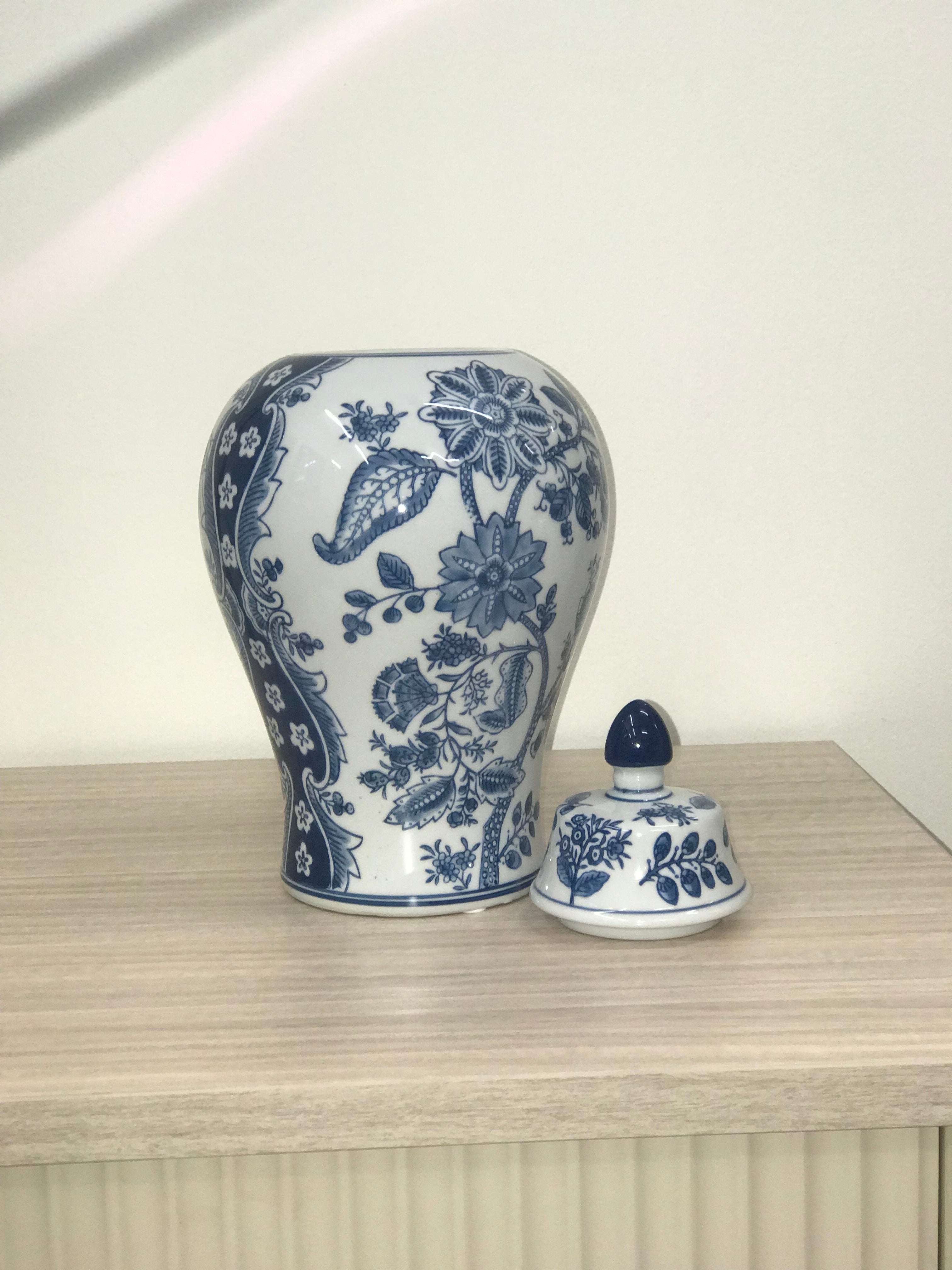 Nanjing Lidded Jar 32cm Porcelain Decorative Ginger Jar with Ming Inspired Design