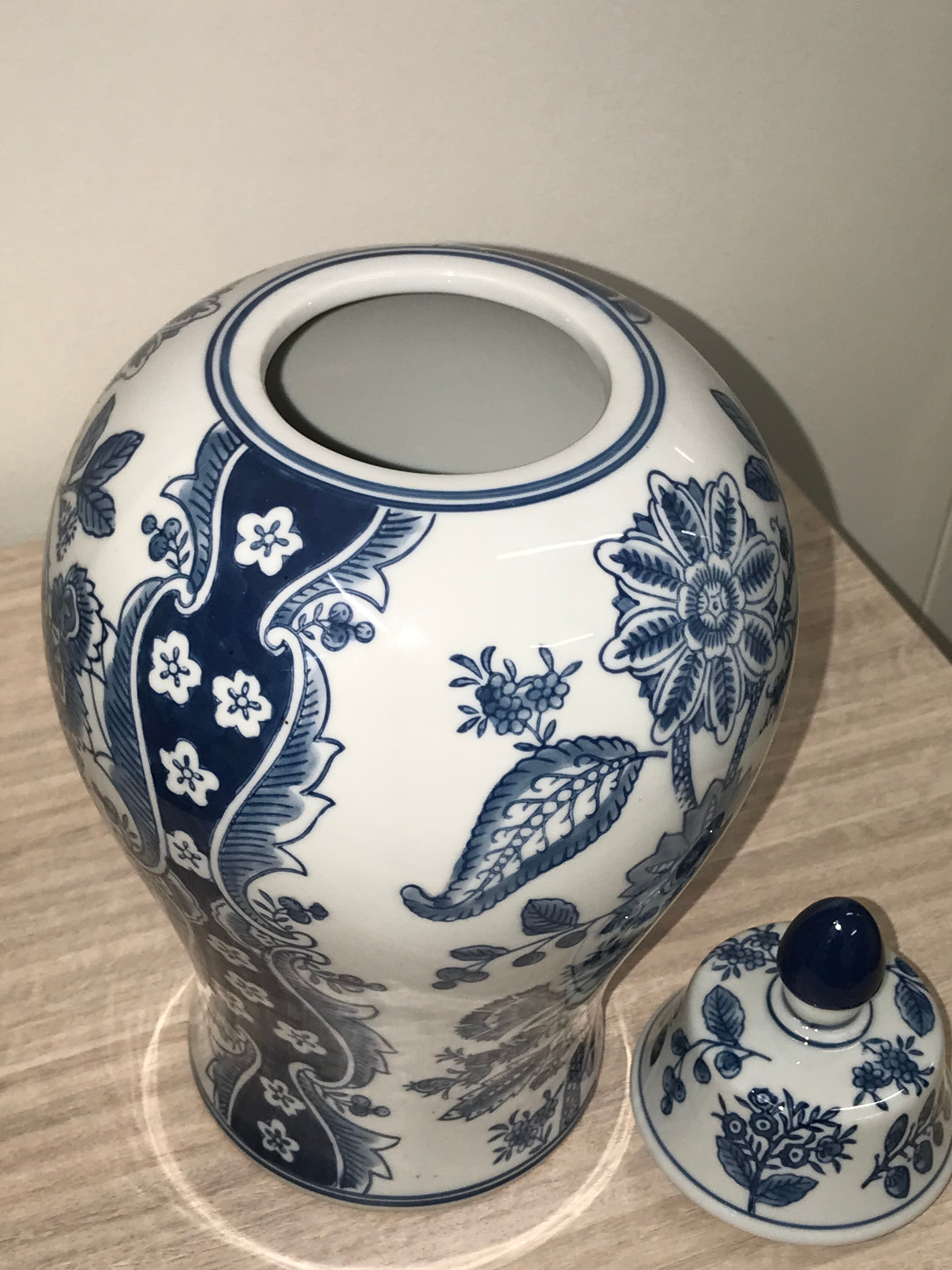 Nanjing Lidded Jar 32cm Porcelain Decorative Ginger Jar with Ming Inspired Design