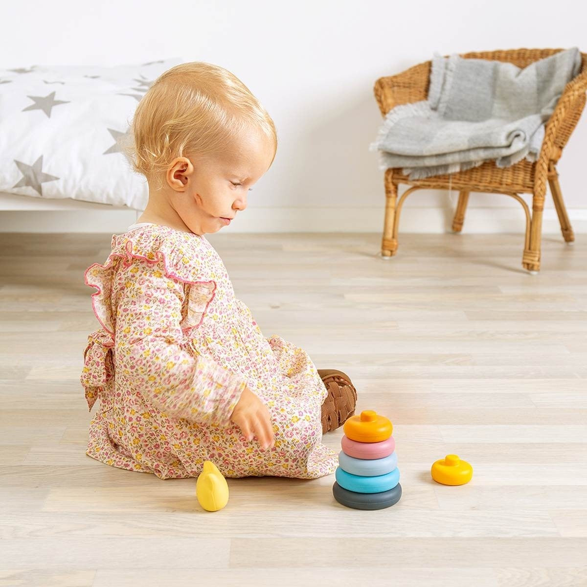 Bigjigs Toys Wooden Stacking Cat Toy Montessori Inspired Stacker for Toddlers